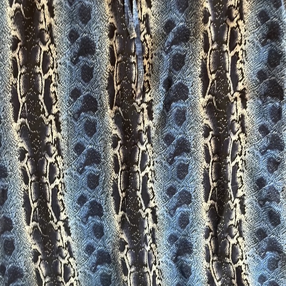 Flowy Dress with Open Back - Picture 2 of 4